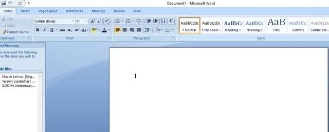Cách khắc phục lỗi Word bị khóa không cho soạn thảo 7 Mở file bị lỗi và di chuyển đến tab Review